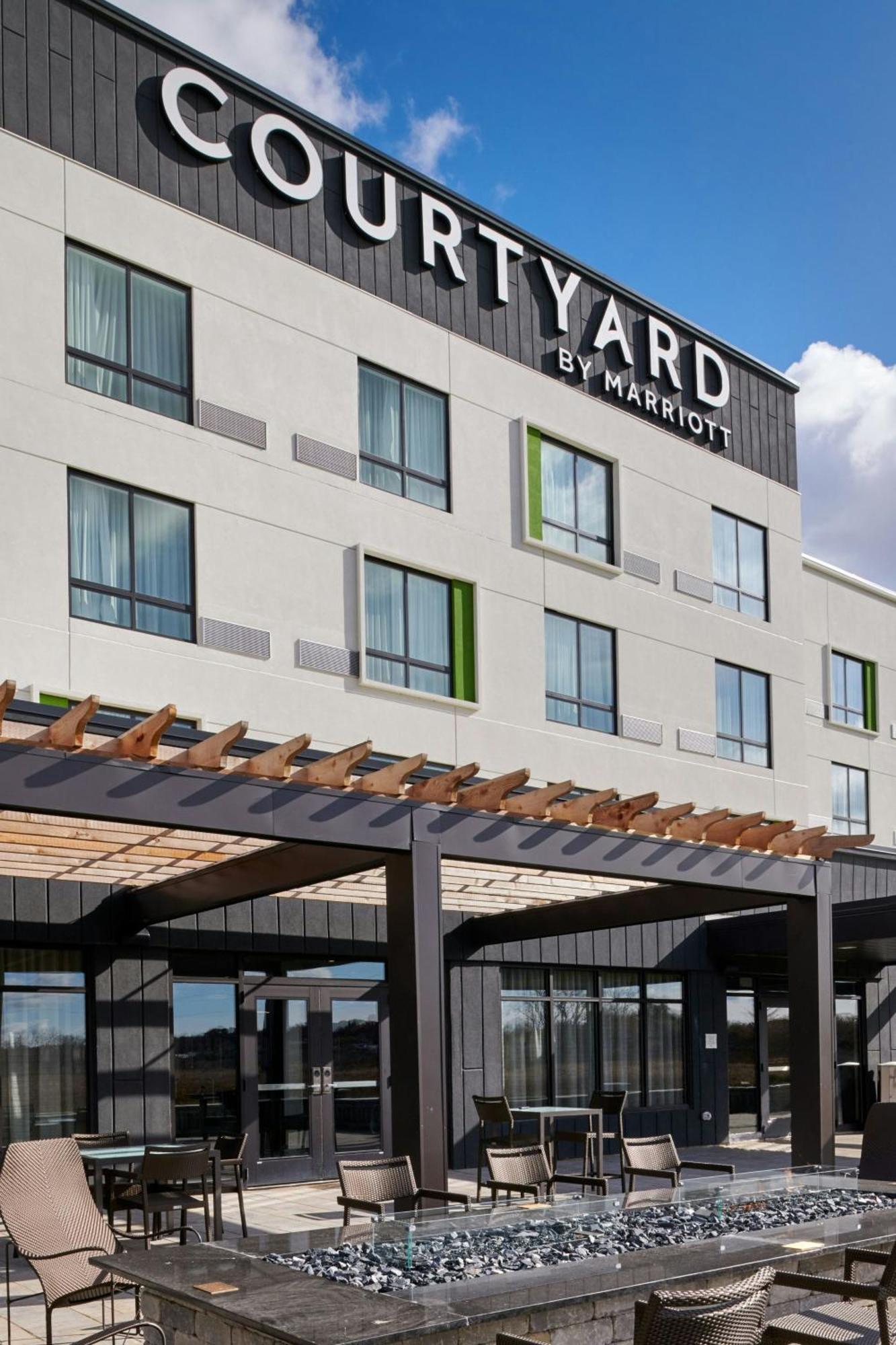 Отель Courtyard By Marriott Джексон Экстерьер фото