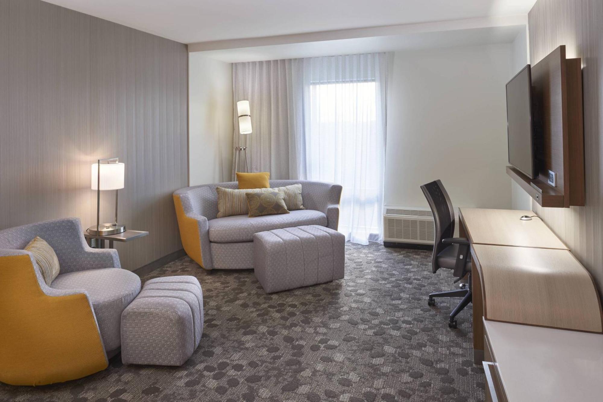 Отель Courtyard By Marriott Джексон Экстерьер фото