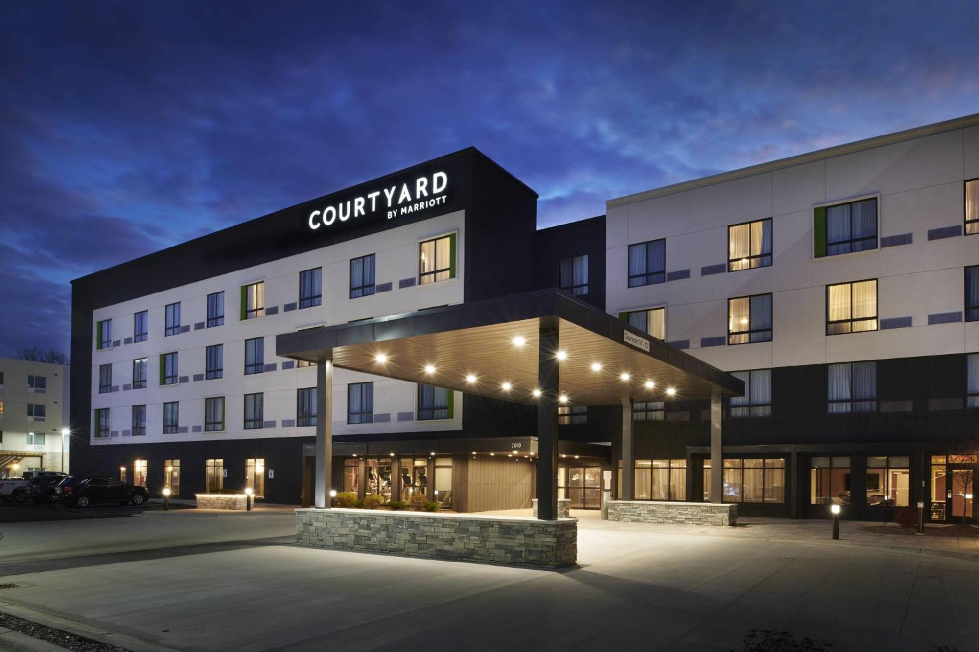 Отель Courtyard By Marriott Джексон Экстерьер фото